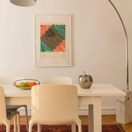 Veeve - A Reflective Light